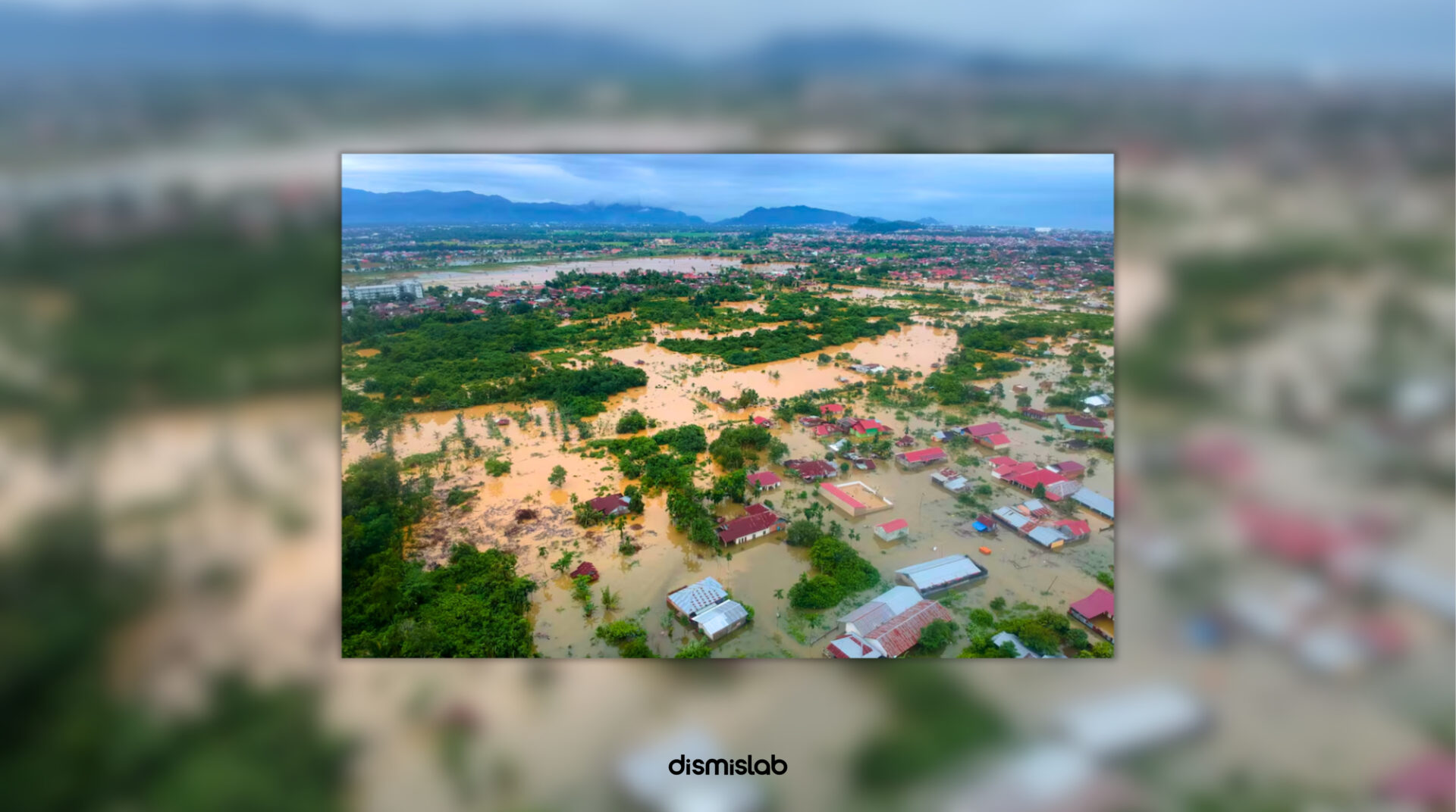 Fact-check of old Indonesia flood photo falsely shared by mainstream media and social media as scenes from recent floods and landslides in Sumatra, Aceh, and Papua regions of Indonesia.